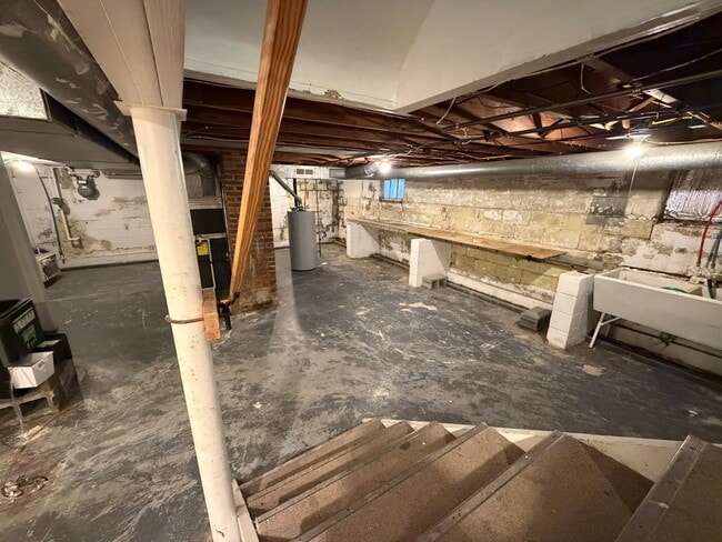Building Photo - 118 19th St