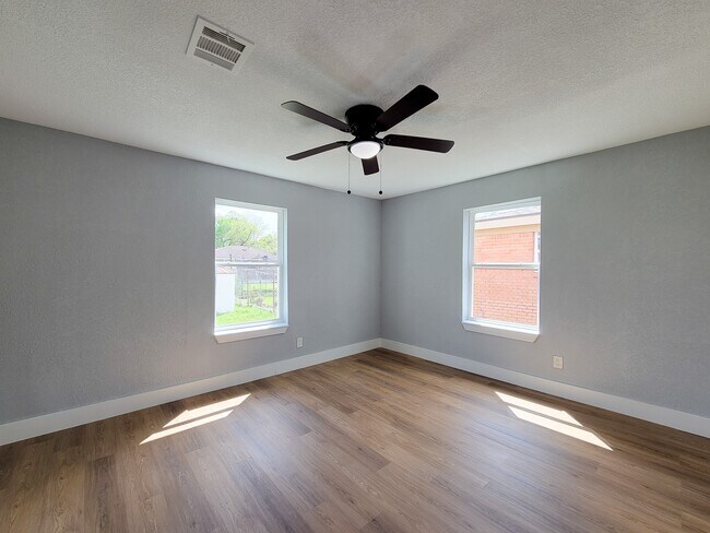 Building Photo - 4538 Clover St