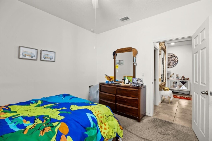 Building Photo - 6545 NW Oaklawn Way