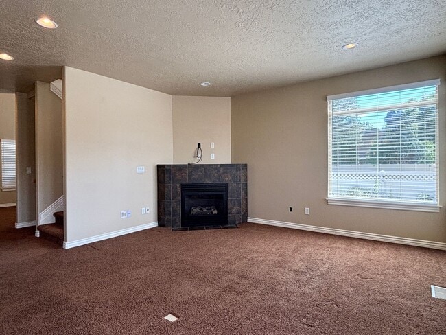 Building Photo - Beauty & Space on Premium Corner Lot!