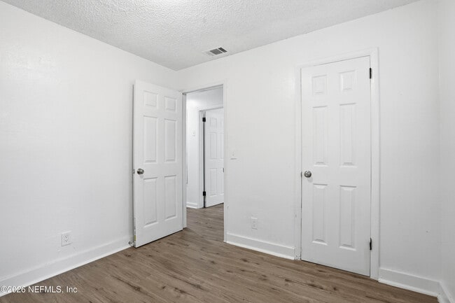 Building Photo - 2154 Placeda St