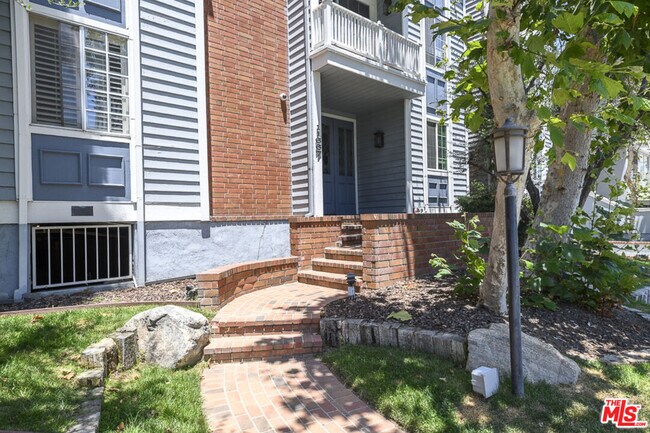 Building Photo - 11667 Gorham Ave