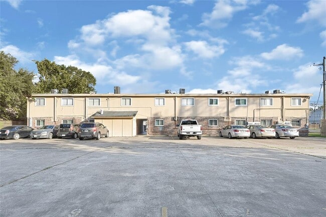 Building Photo - 107 E Willowick Ave