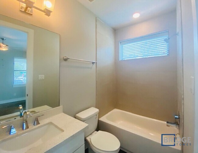 Building Photo - 2202 Arabelle St