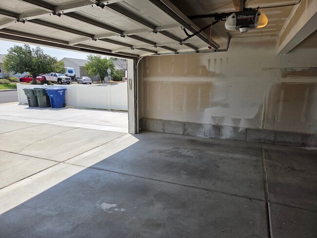 Building Photo - 3152 Marcrest Dr