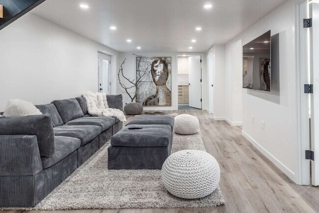 Building Photo - Modern Luxury Rental with Unobstructed Fla...