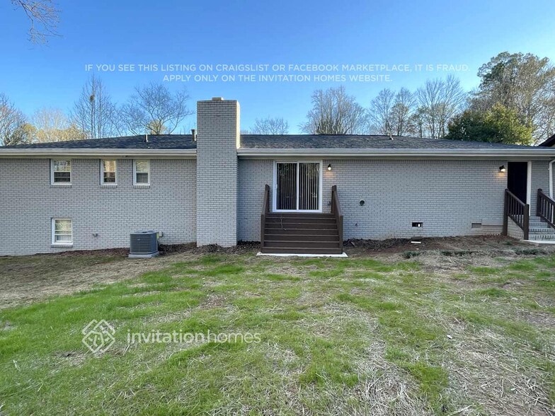Building Photo - 1861 Kinridge Rd