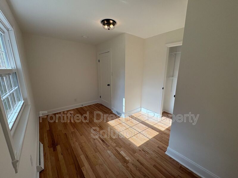 Building Photo - 4738 Eastwin Dr