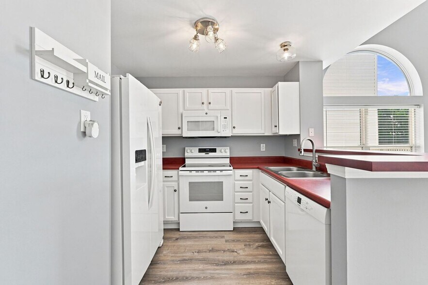 Building Photo - 306 Tyndale Dr