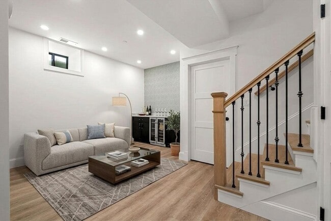 Building Photo - 309 Broadway