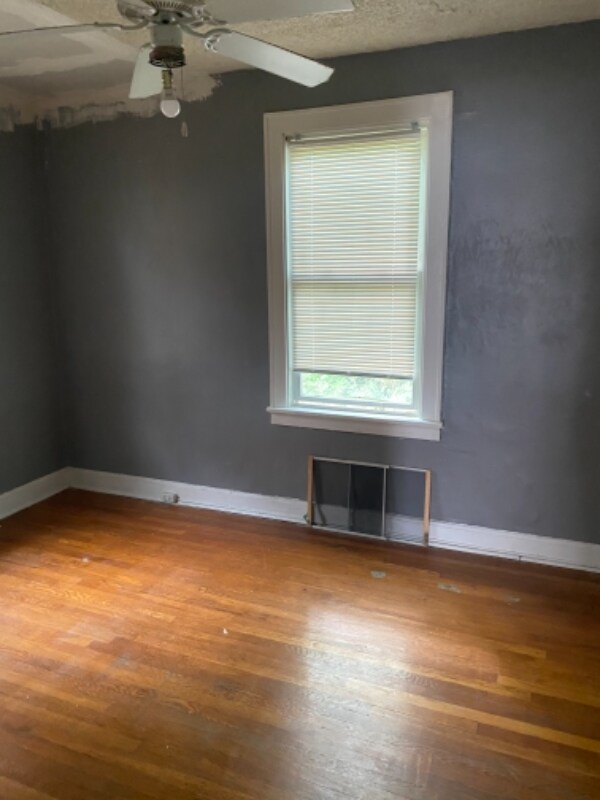 Building Photo - 1115 Rossmore Ave