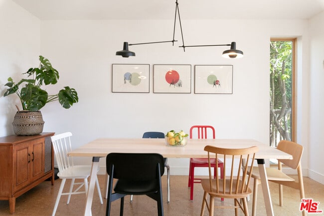 Building Photo - 5676 Hub St