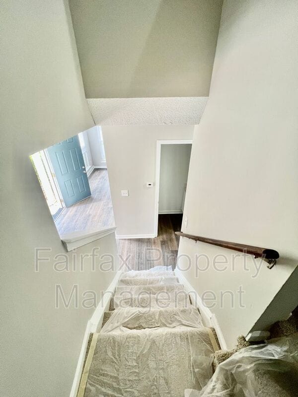 Building Photo - 201 Ridge Lake Dr