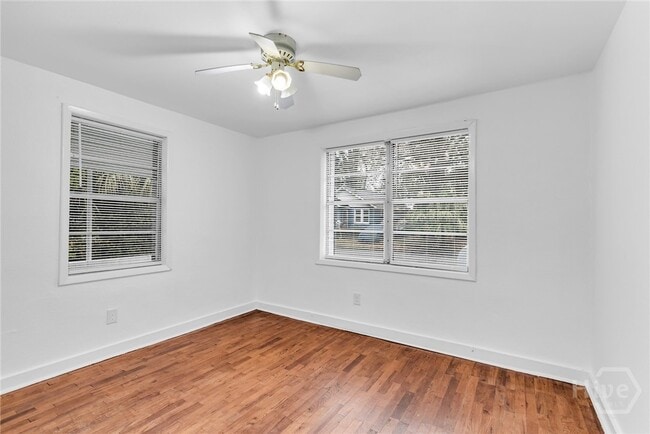 Building Photo - 819 W 51st St