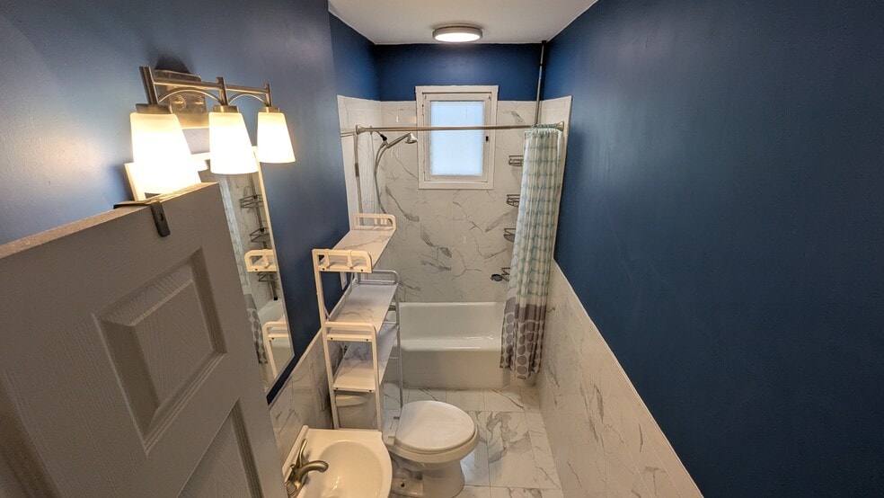 Bath - 2257 Scottwood Ave