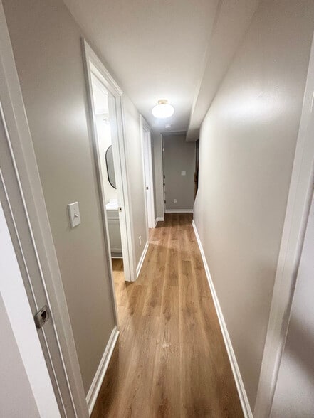 Building Photo - 626 Middle St