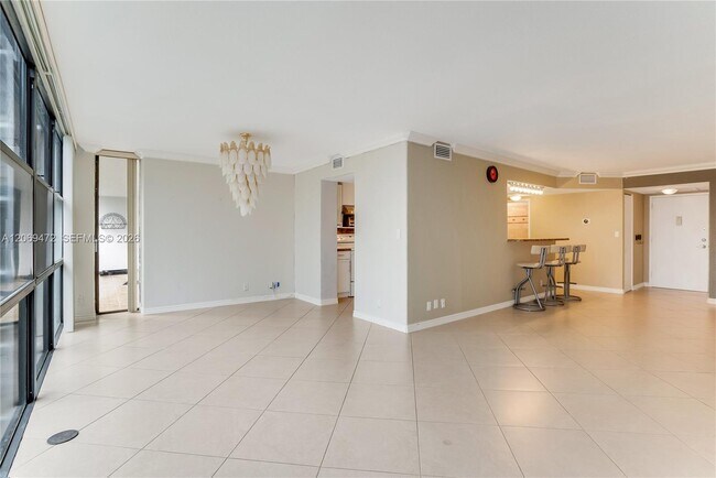Building Photo - 1000 Parkview Dr