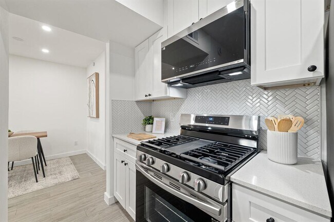 Building Photo - 5911 Sheridan Ave