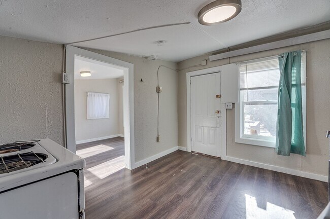 Building Photo - 1111 E Flint St