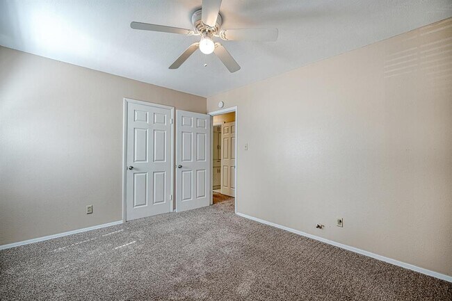 Building Photo - 4906 Gladeview Dr