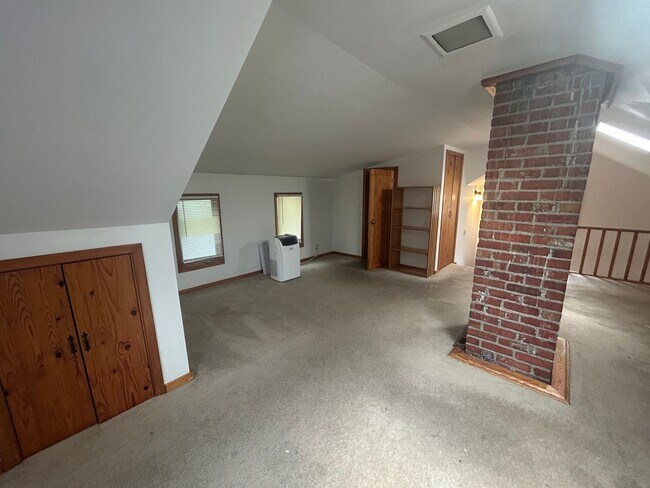 Building Photo - 407 Frank St
