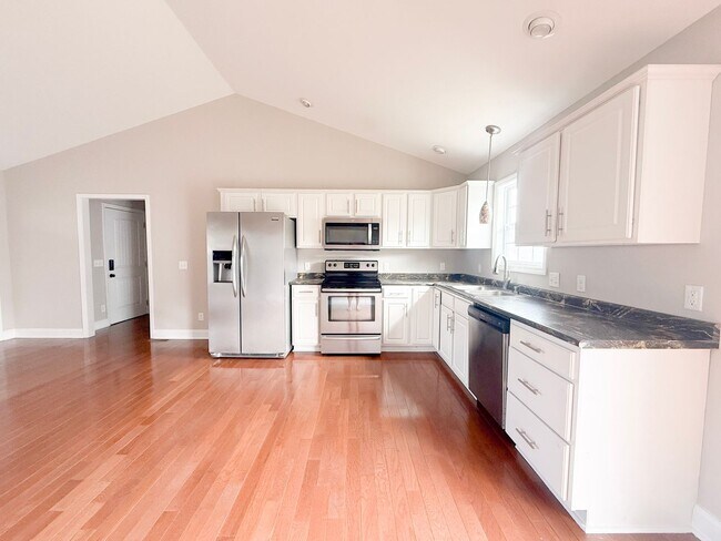 Building Photo - Pet-Friendly One-Level Home with Fenced Yard, Garage & Stainless Steel Appliances