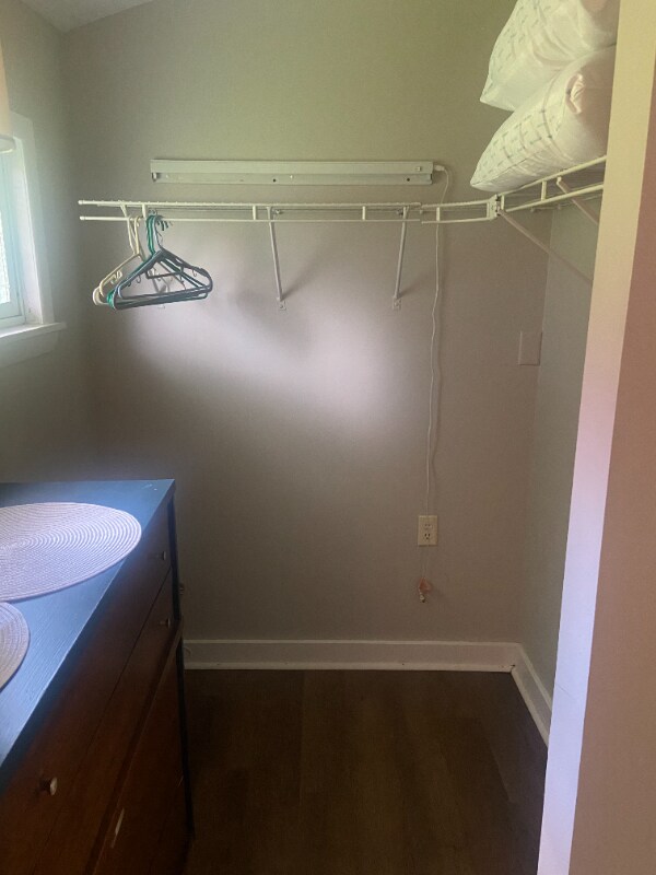 Building Photo - 308 E Cherry Alley