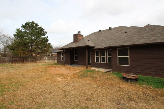 Building Photo - Coming Soon-Beautiful 3 bedroom 2 bath home in Flint!