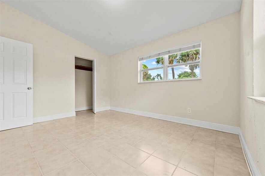 Building Photo - 1524 NW 18th Ct