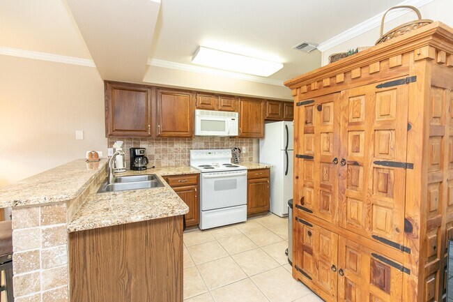 Building Photo - 509 Short Circuit