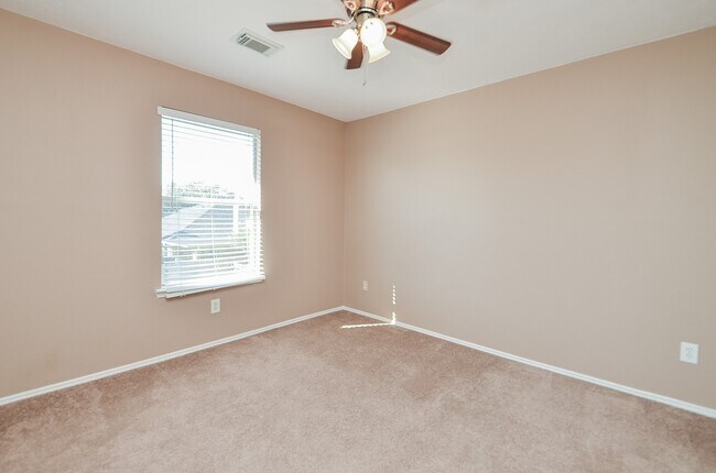 Building Photo - 17327 Davenway Dr