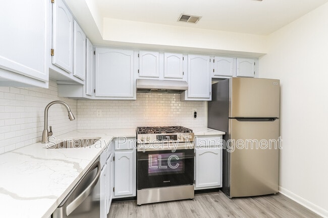 Building Photo - 117 Rainier Ct