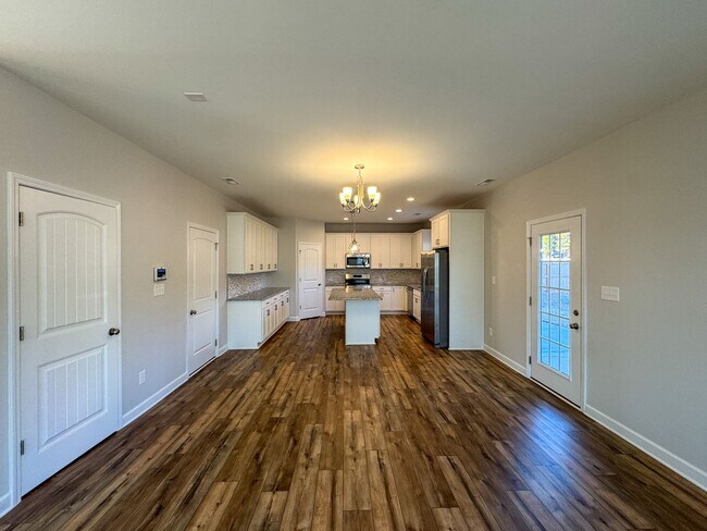 Building Photo - Stunning 4 Bed Home with Fenced Backyard