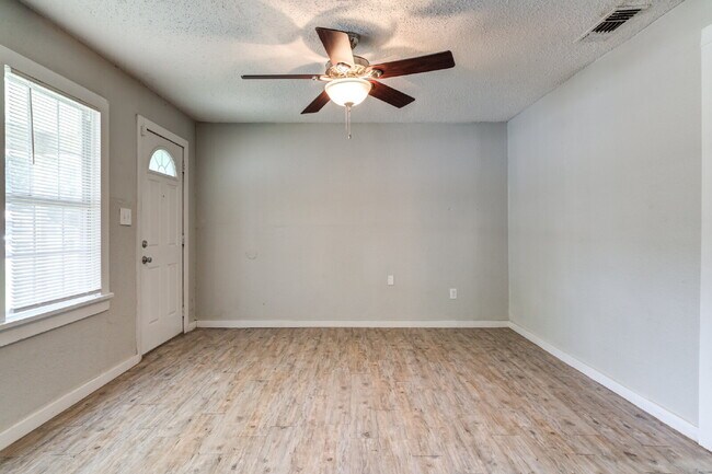 Building Photo - 3 Bedroom House in Heart of Lubbock