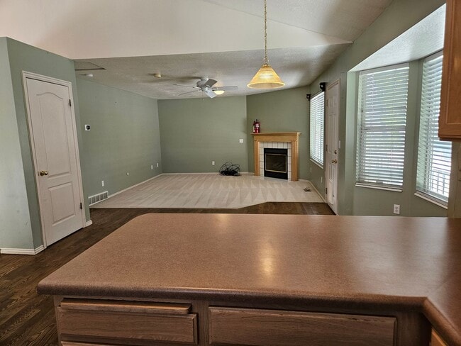 Building Photo - Beautiful 3 Bedroom/2.5 Bathroom in Midvale