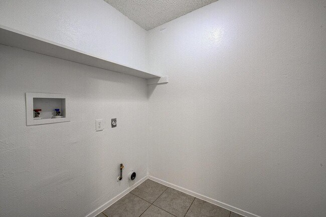 Building Photo - 1200 Westcott Dr
