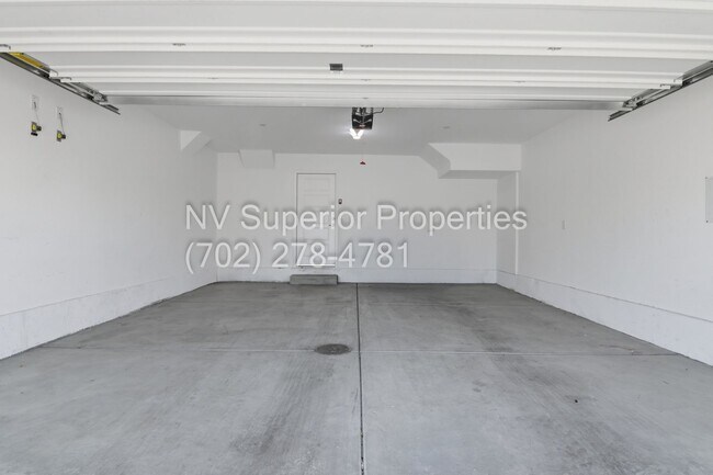 Building Photo - NW! 3 Bedroom Townhouse!! Gated!! Parks!! All Tile Floors Downstairs!! 2 Car Garage!!!