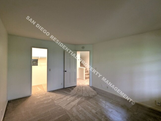 Building Photo - 8850 Villa La Jolla Dr