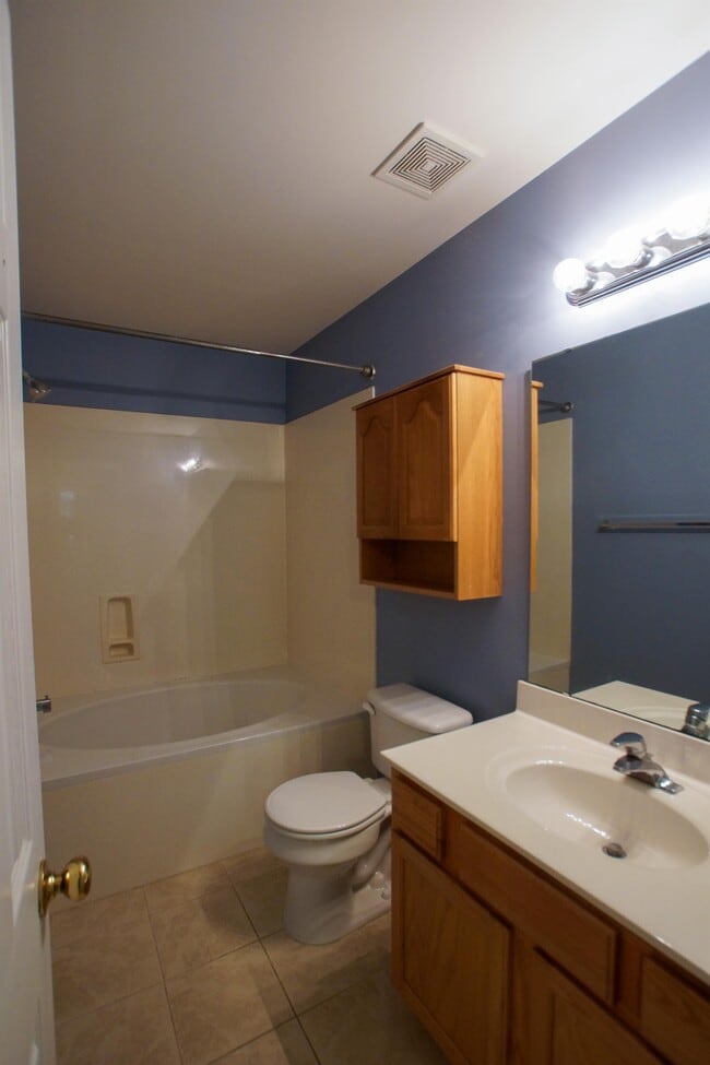 Building Photo - 2900 Trailwood Pines Ln