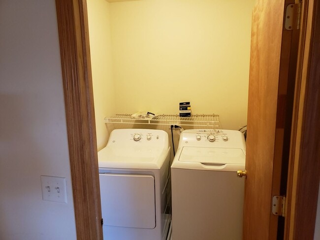 Building Photo - Updated 3 bd 2.5 ba updated home