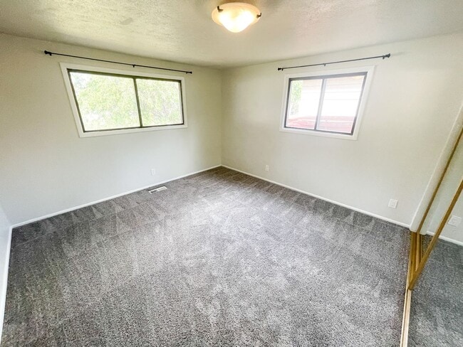 Building Photo - 3 Bedroom, 2 bath house in Moyina Heights