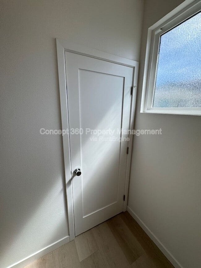 Building Photo - 6168 Briercrest Ave