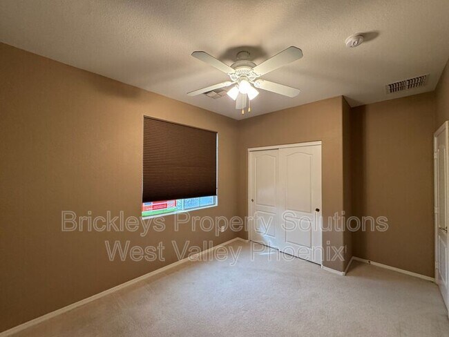 Building Photo - 18151 N Fiesta Dr