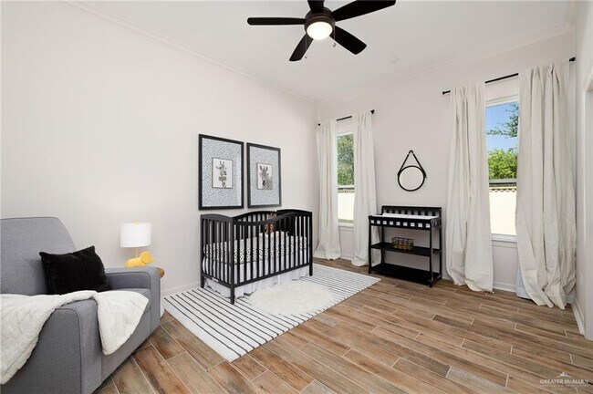 Building Photo - 33 E Silos Ave