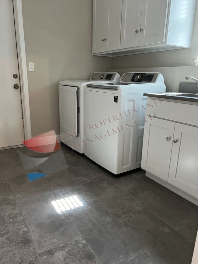 Building Photo - 637 Country Club Cir