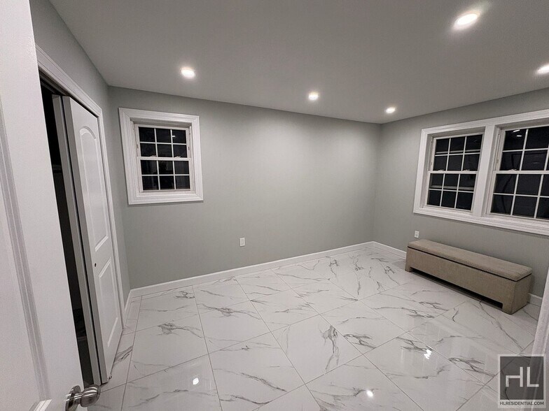 Building Photo - SCHURZ AVENUE, BRONX