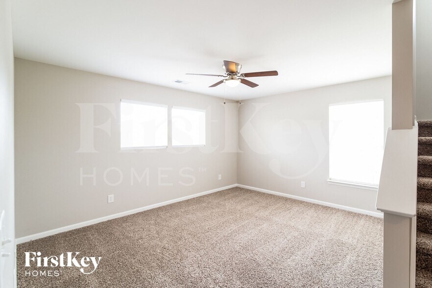 Building Photo - 543 Crossland Dr