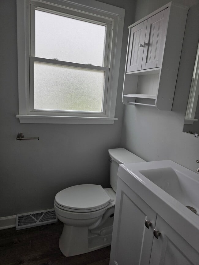 Building Photo - 336 Lilac Ln