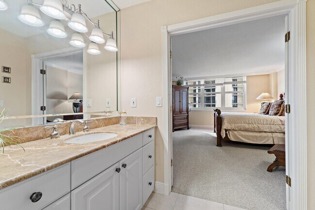 Building Photo - 5440 N Ocean Dr