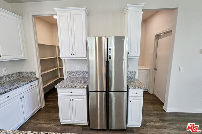 Building Photo - 7245 Maple Rd